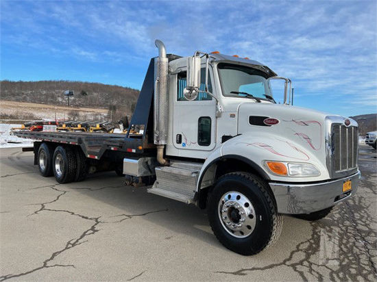 Zip's Used Truck Marketplace | 2016 Peterbilt 348 26ft LEDWELL