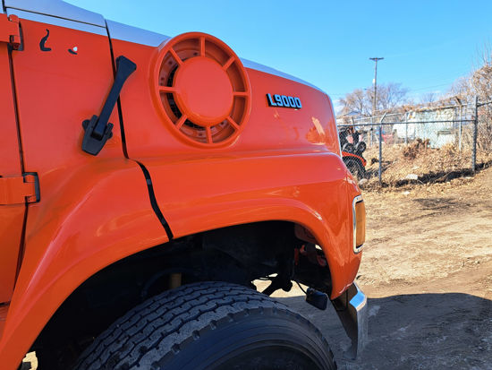 Zip's Used Truck Marketplace | 1996 Ford L9000 28ft Century