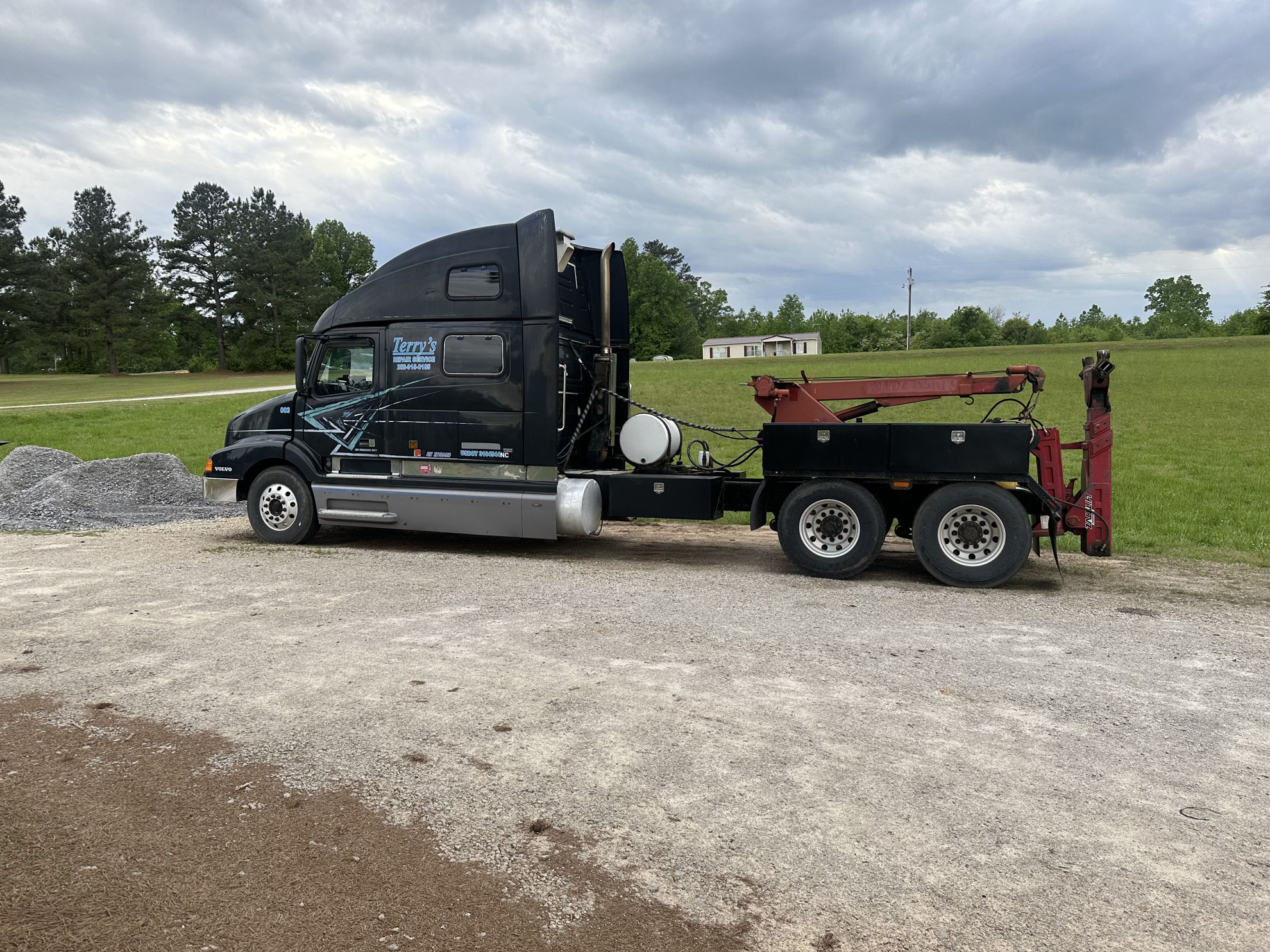 Zip's Used Truck Marketplace | 1999 Volvo 770 Zacklift Z353